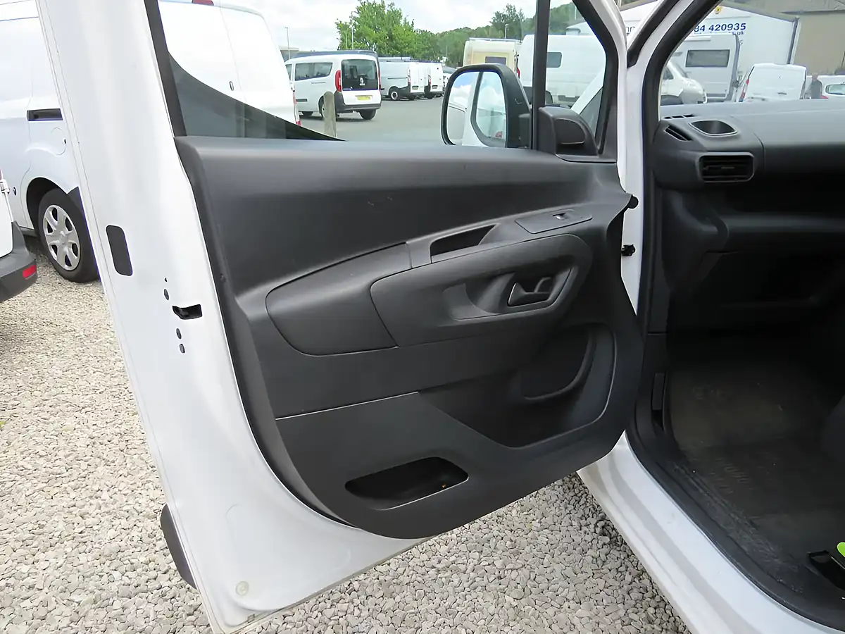 Used 2021 Peugeot Partner Professional Standard White - Interior and Exterior details 13