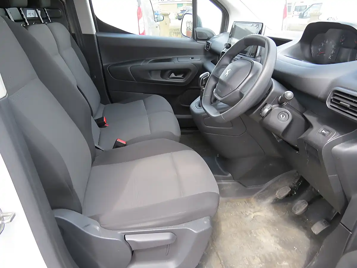 Used 2021 Peugeot Partner Professional Standard White - Interior and Exterior details 3