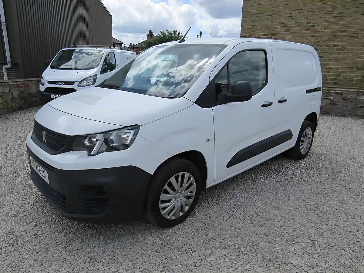 Used 2021 Peugeot Partner Professional Standard White - Interior and Exterior details 4