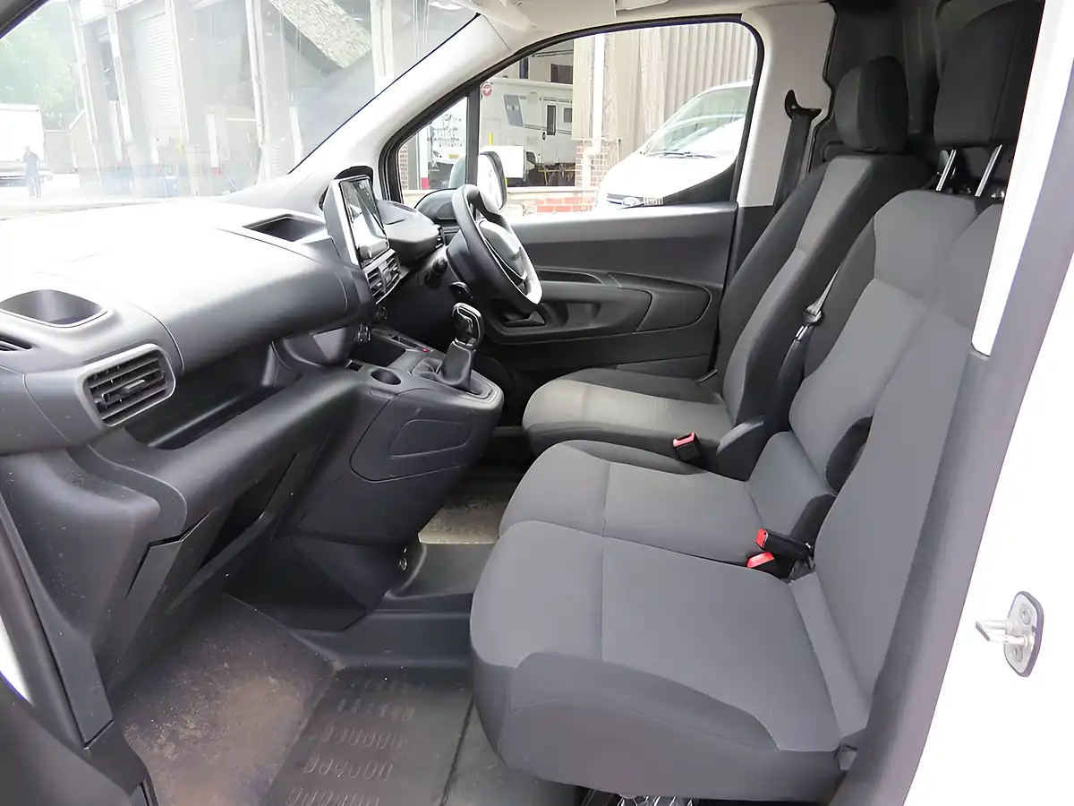Used 2021 Peugeot Partner Professional Standard White - Interior and Exterior details 8