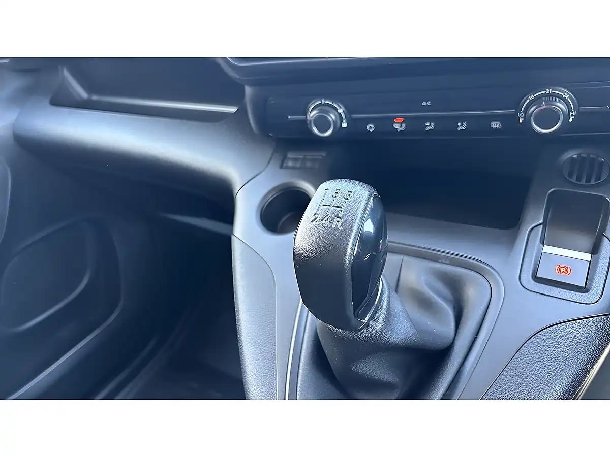 Used 2021 Peugeot Partner Professional Standard White - Interior and Exterior details 13