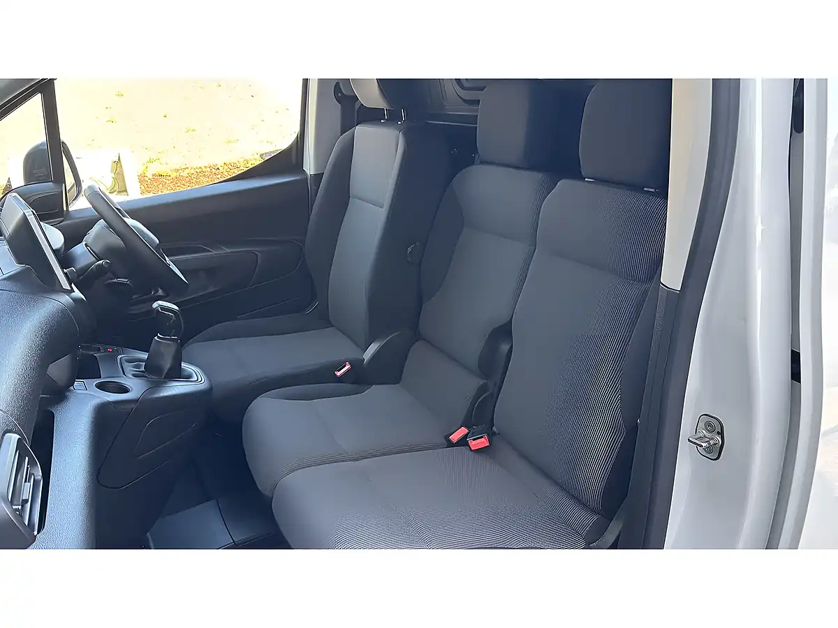 Used 2021 Peugeot Partner Professional Standard White - Interior and Exterior details 3