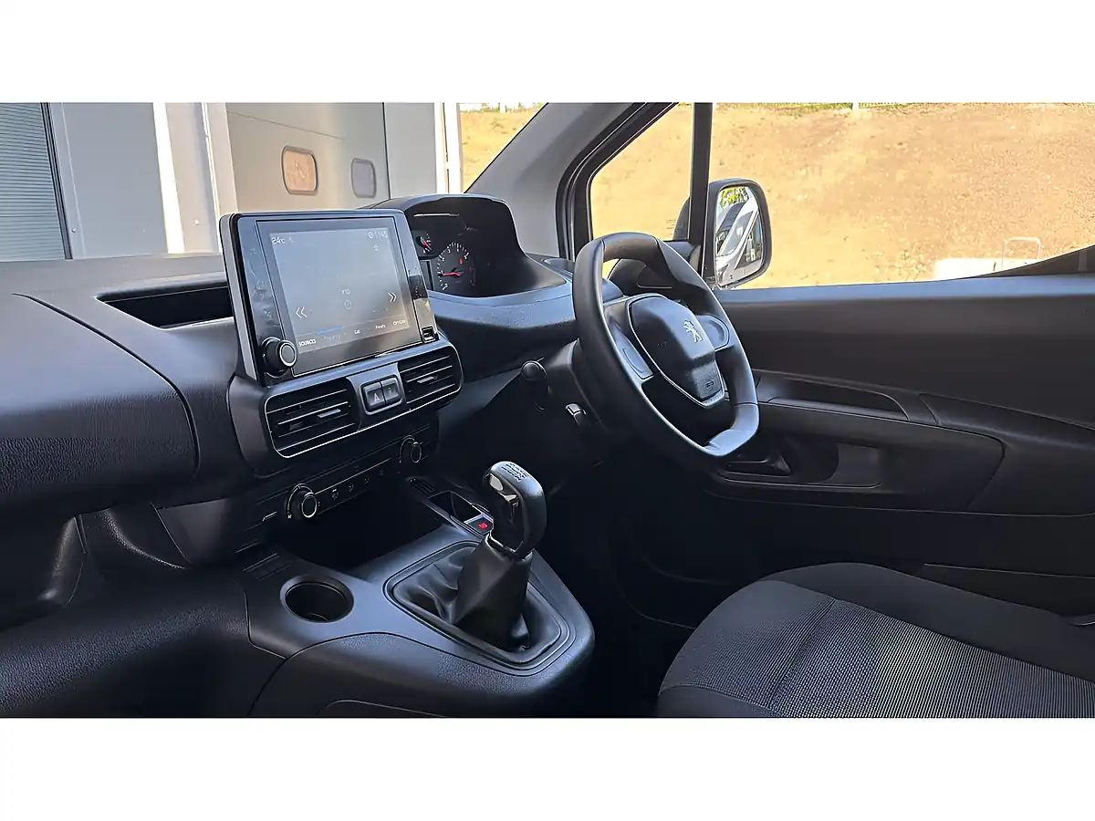 Used 2021 Peugeot Partner Professional Standard White - Interior and Exterior details 4