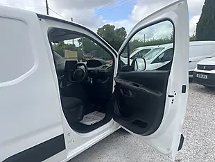 Used 2021 Peugeot Partner Professional White - Interior and Exterior details 17