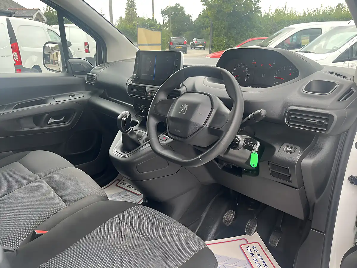 Used 2021 Peugeot Partner Professional White - Interior and Exterior details 3