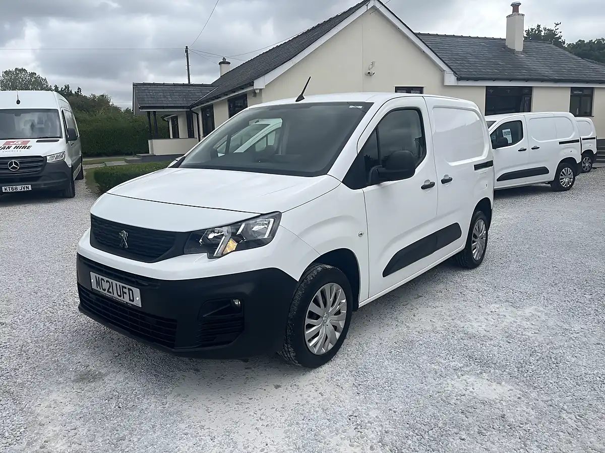 Used 2021 Peugeot Partner Professional White - Interior and Exterior details 4