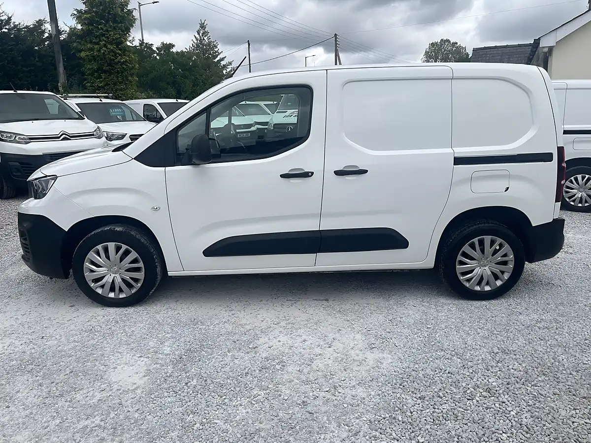 Used 2021 Peugeot Partner Professional White - Interior and Exterior details 5