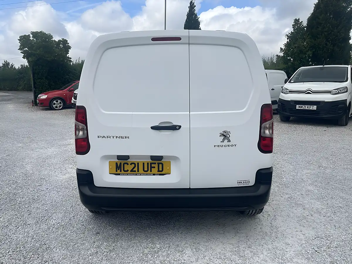 Used 2021 Peugeot Partner Professional White - Interior and Exterior details 7