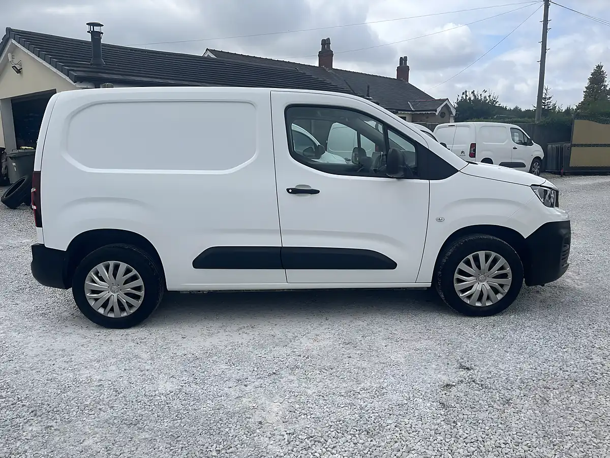 Used 2021 Peugeot Partner Professional White - Interior and Exterior details 9