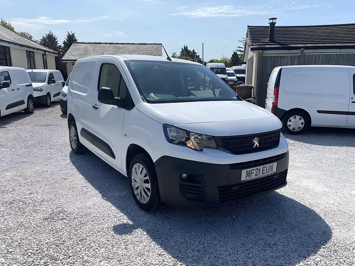 Used 2021 Peugeot Partner Professional White - Front View