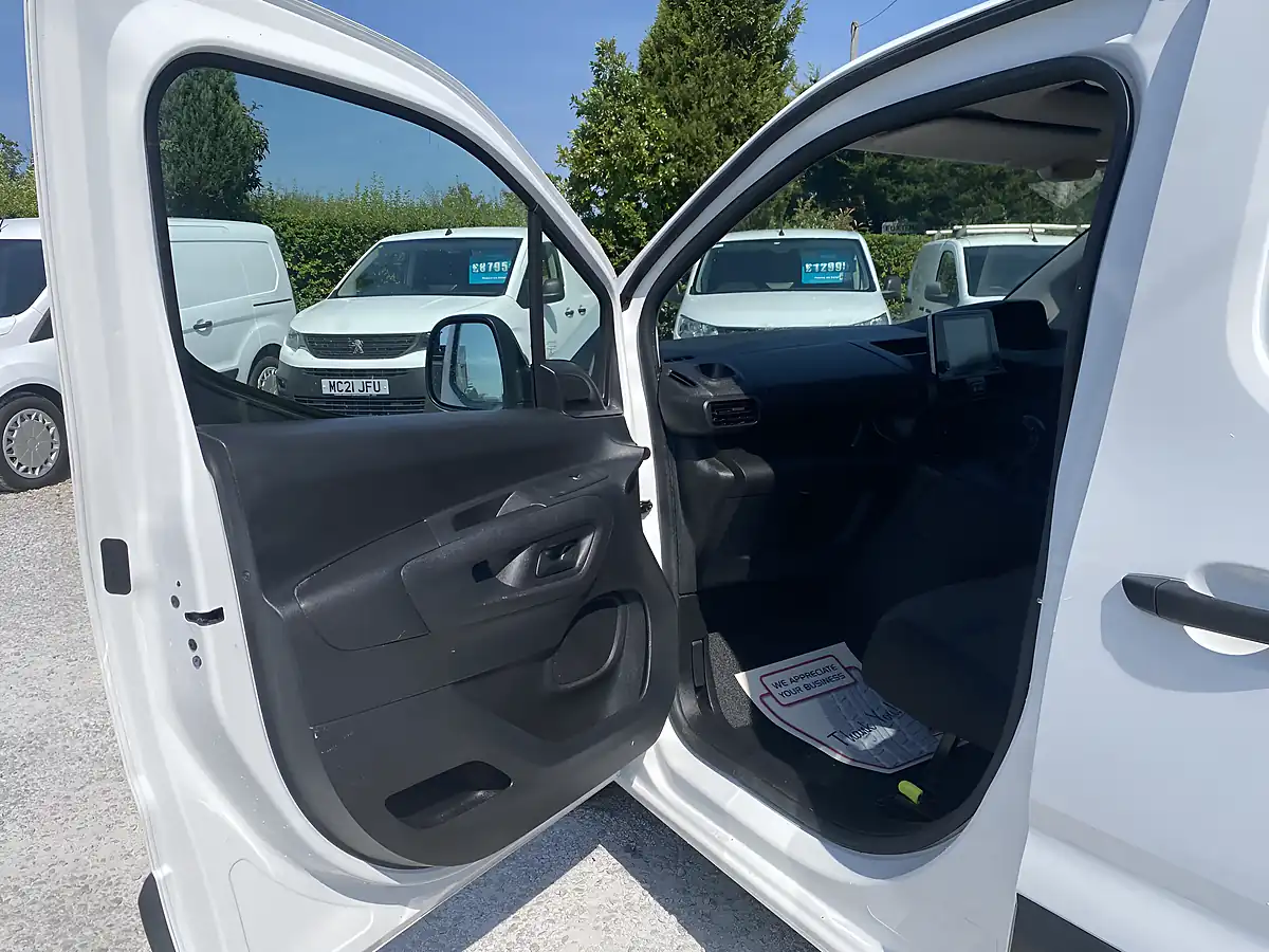 Used 2021 Peugeot Partner Professional White - Interior and Exterior details 16