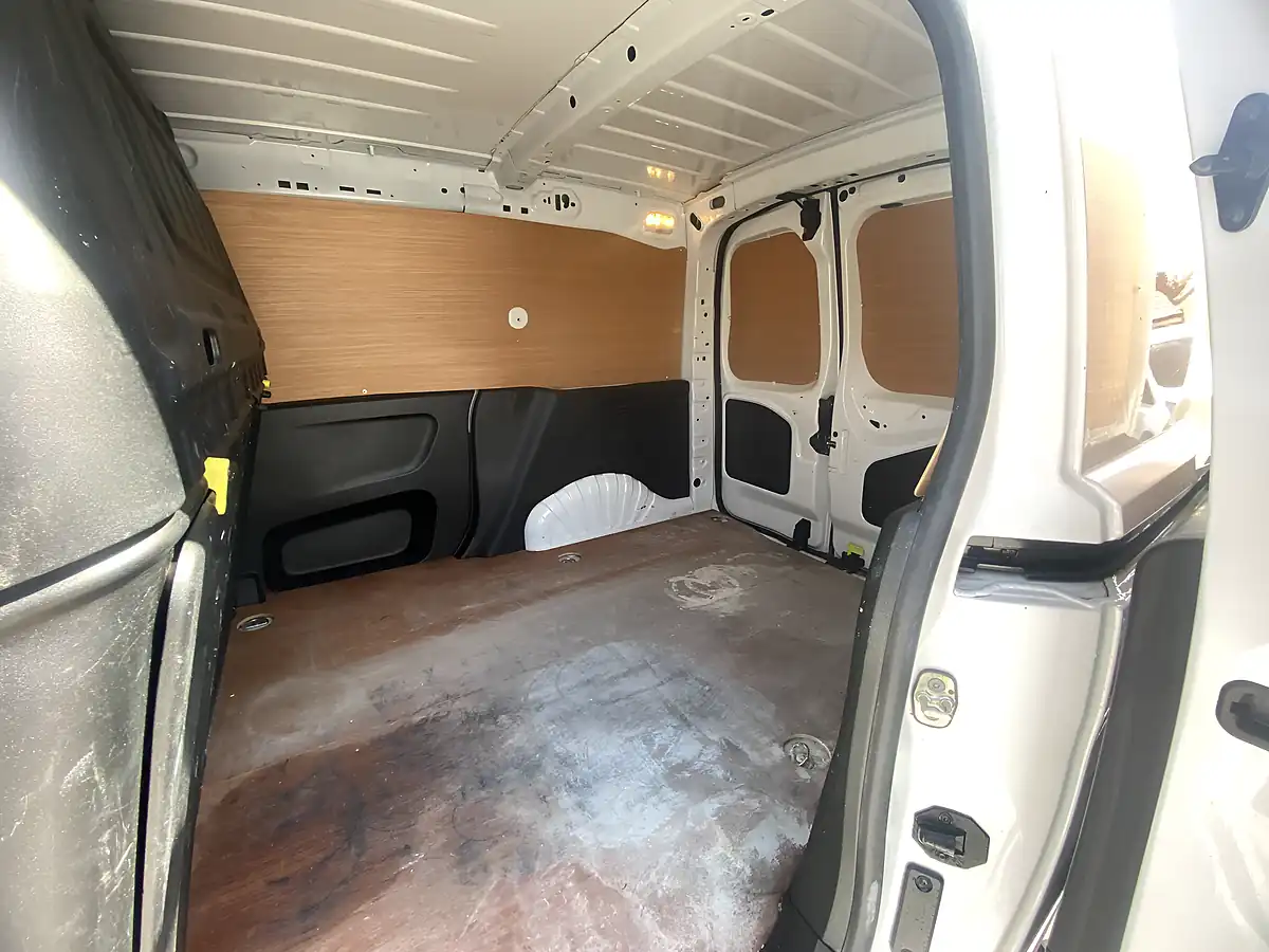 Used 2021 Peugeot Partner Professional White - Interior and Exterior details 17