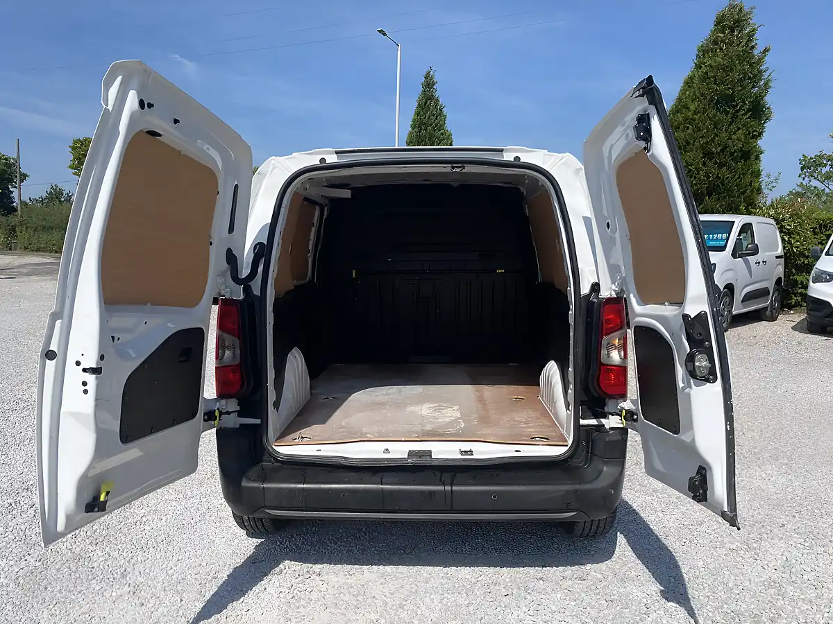 Used 2021 Peugeot Partner Professional White - Interior and Exterior details 19
