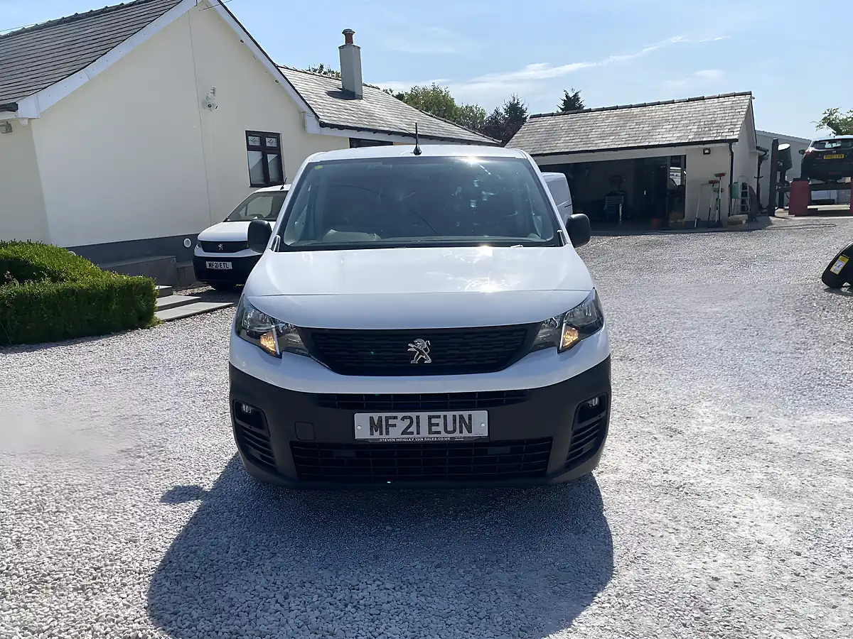 Used 2021 Peugeot Partner Professional White - Interior and Exterior details 2