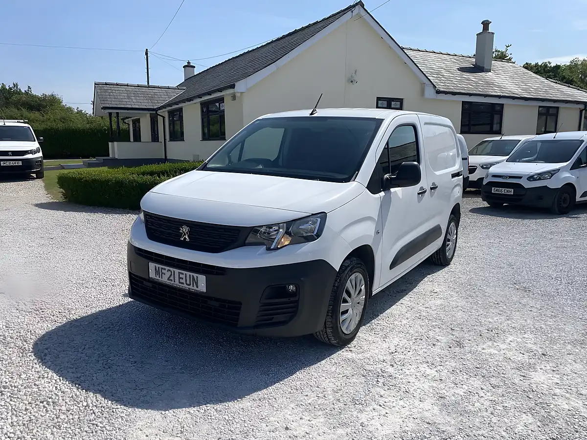 Used 2021 Peugeot Partner Professional White - Interior and Exterior details 3