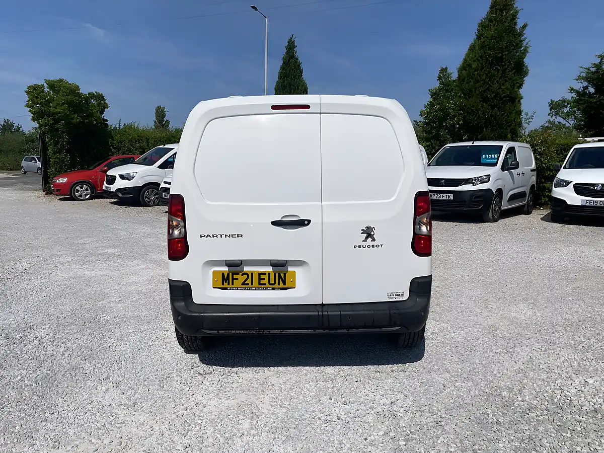 Used 2021 Peugeot Partner Professional White - Interior and Exterior details 7