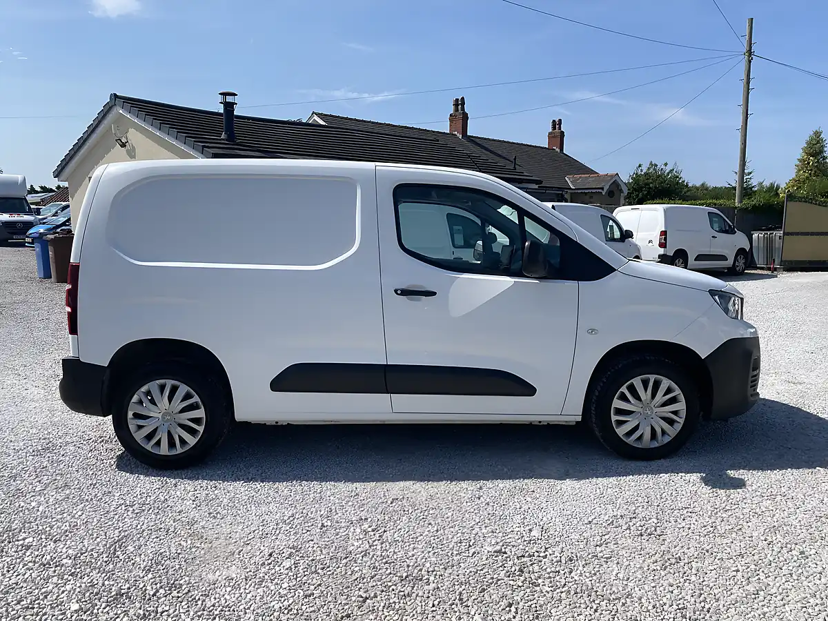 Used 2021 Peugeot Partner Professional White - Interior and Exterior details 9