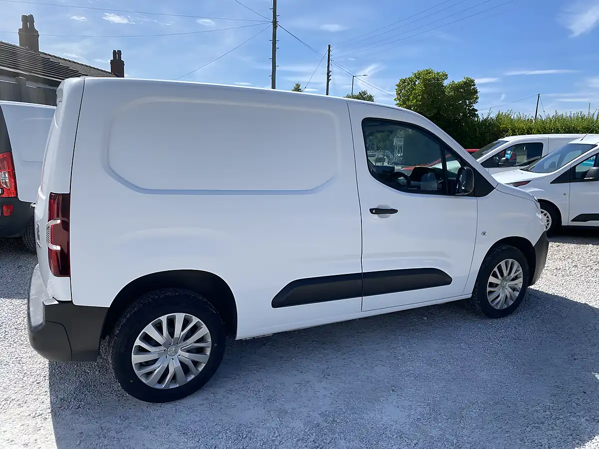 Used 2021 Peugeot Partner Professional White - Interior and Exterior details 12