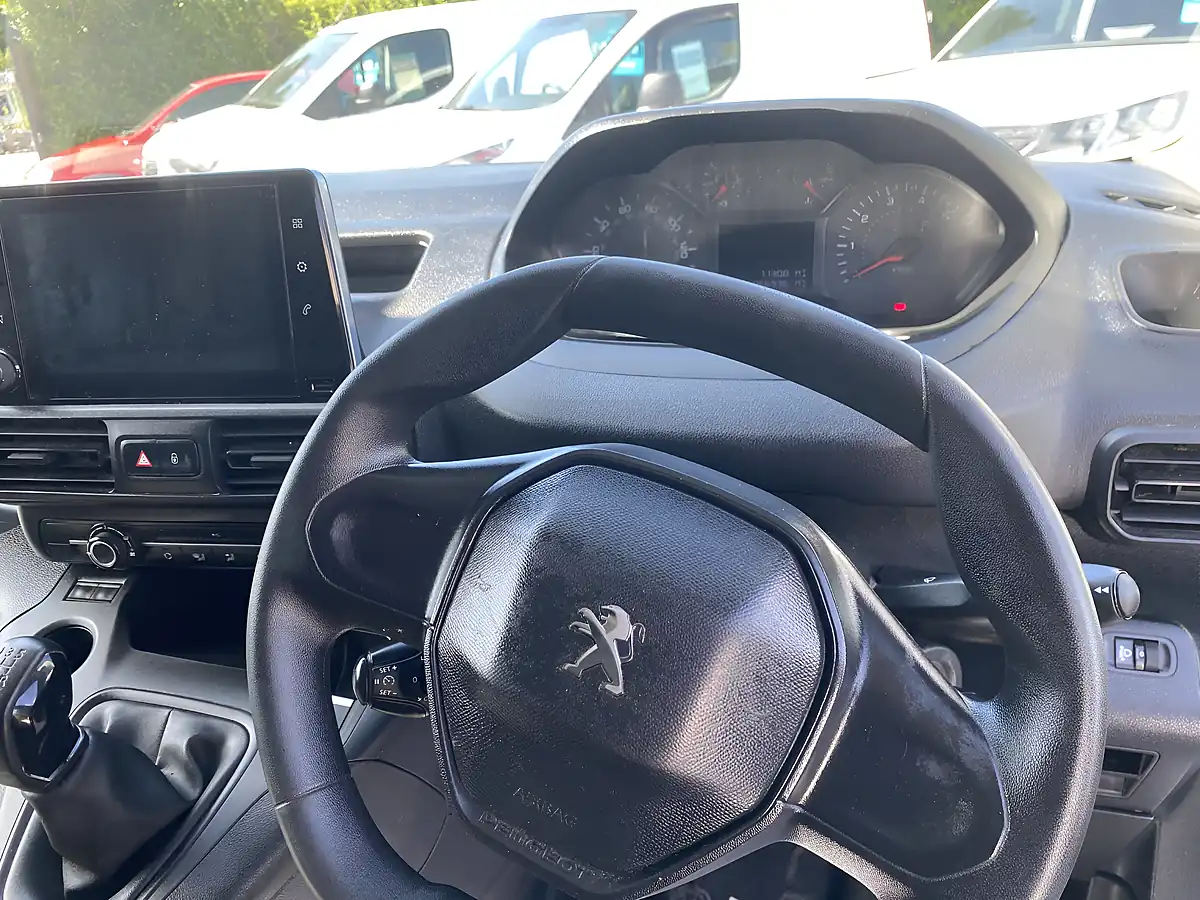 Used 2021 Peugeot Partner Professional White - Interior and Exterior details 14