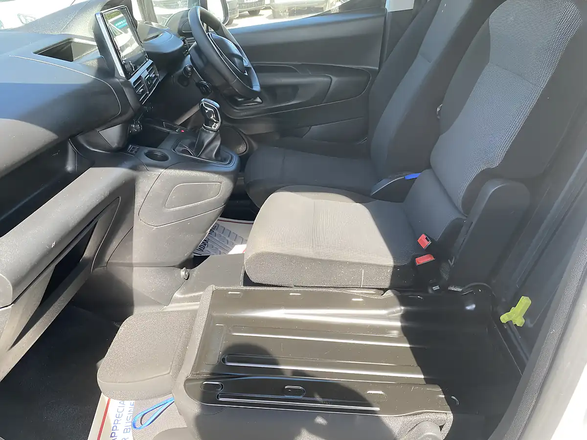 Used 2021 Peugeot Partner Professional White - Interior and Exterior details 17
