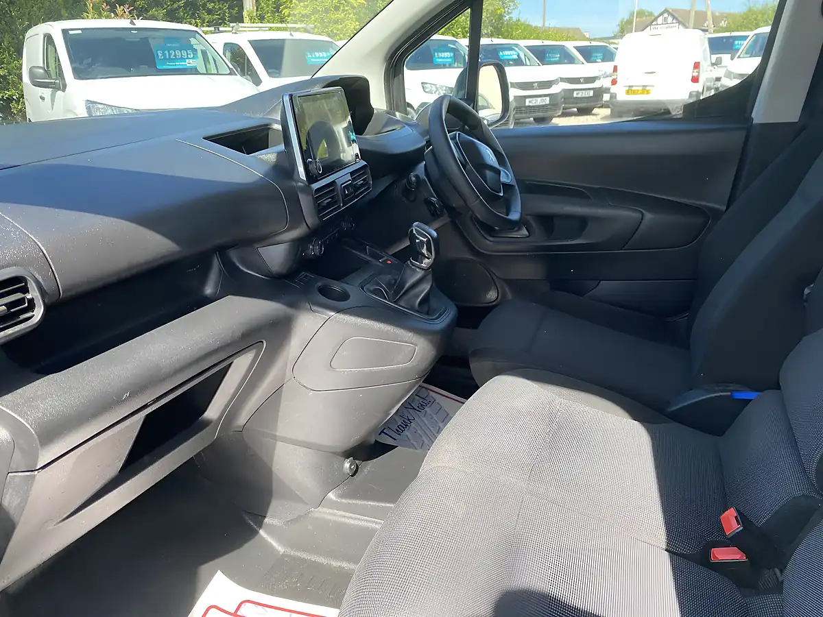 Used 2021 Peugeot Partner Professional White - Interior and Exterior details 18