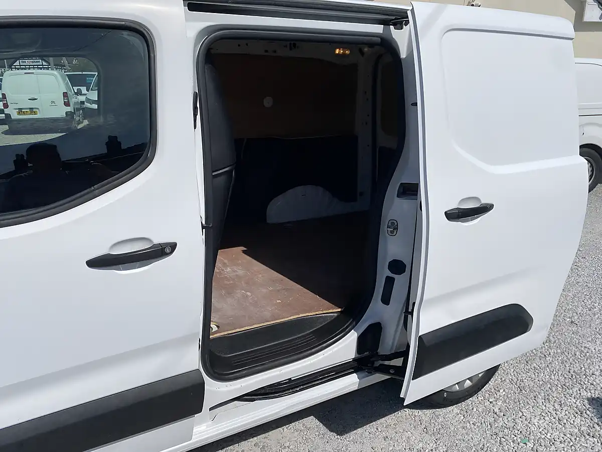 Used 2021 Peugeot Partner Professional White - Interior and Exterior details 19
