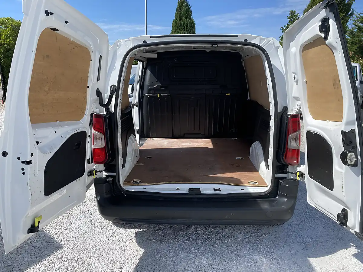 Used 2021 Peugeot Partner Professional White - Interior and Exterior details 20