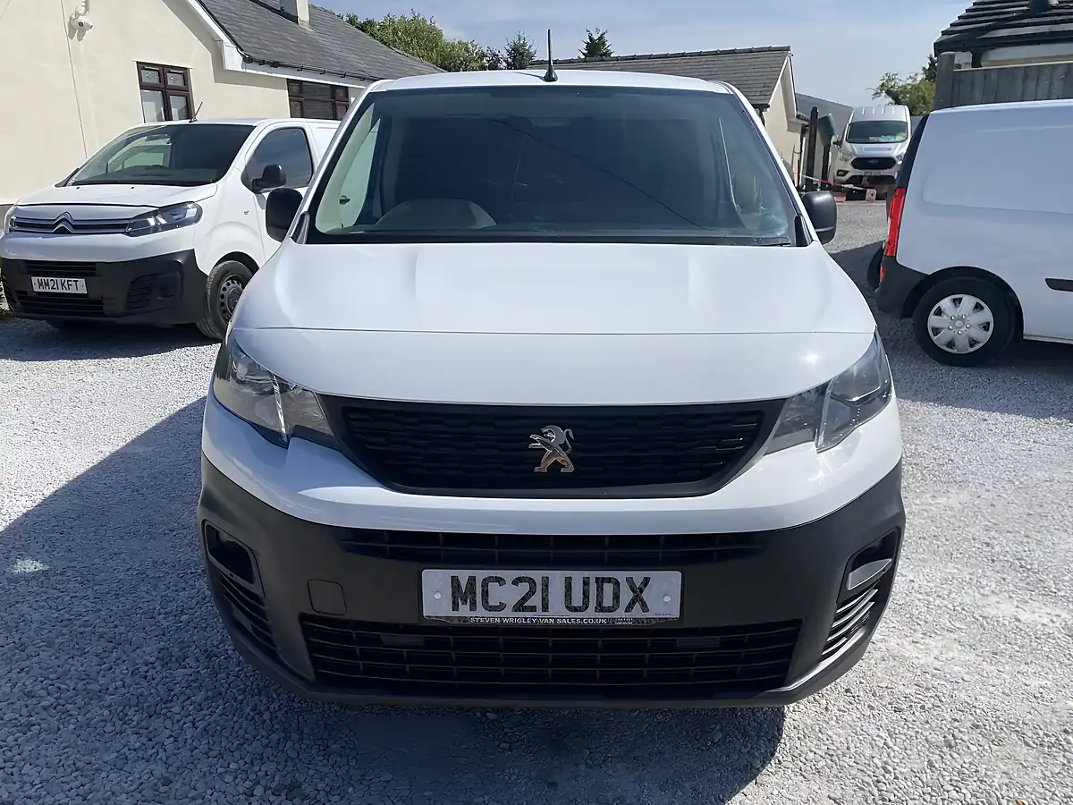 Used 2021 Peugeot Partner Professional White - Interior and Exterior details 4