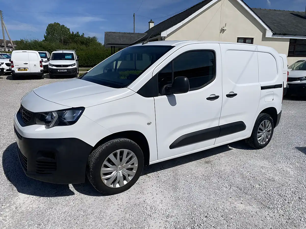 Used 2021 Peugeot Partner Professional White - Interior and Exterior details 7