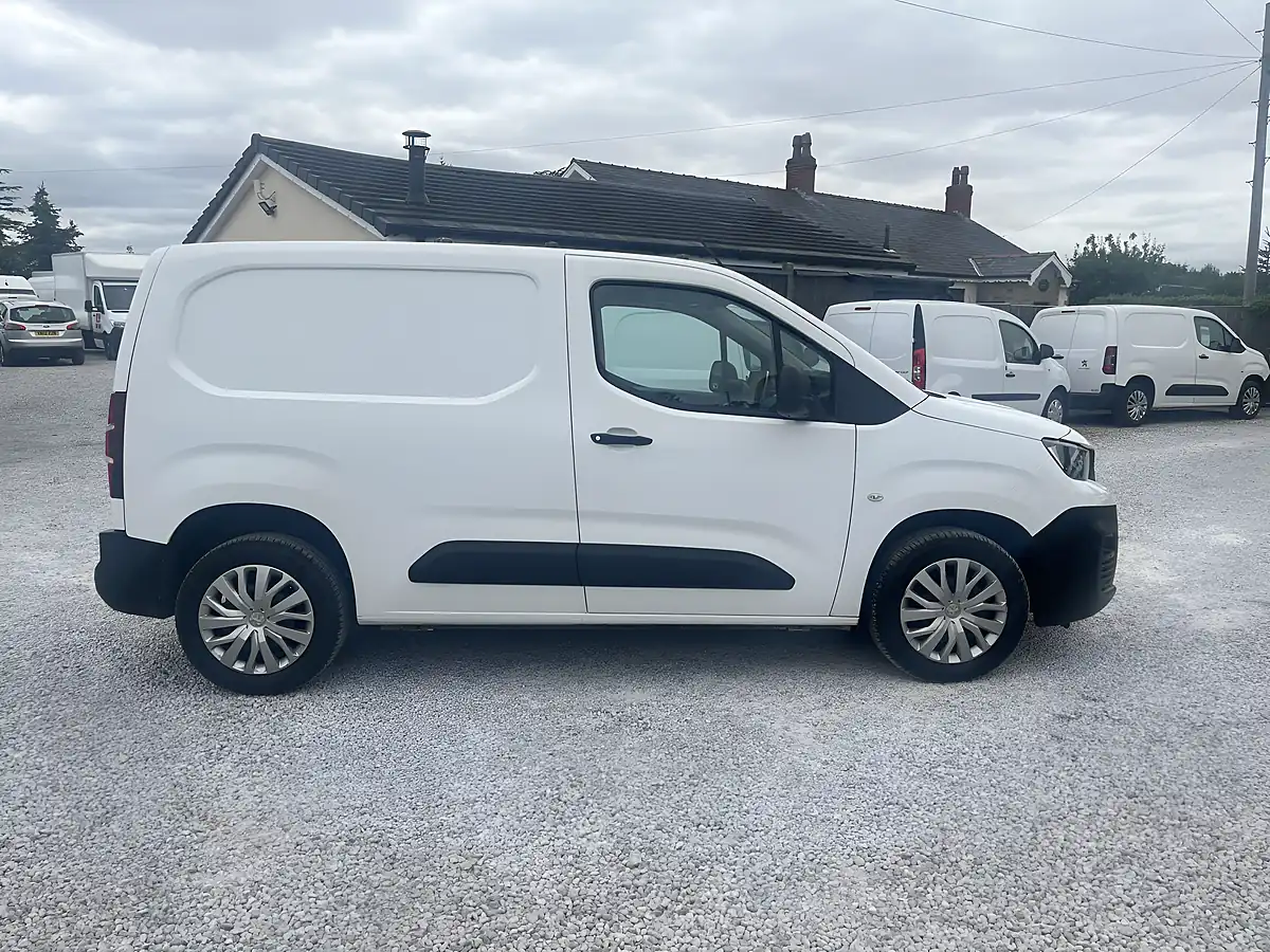 Used 2021 Peugeot Partner Professional White - Interior and Exterior details 10