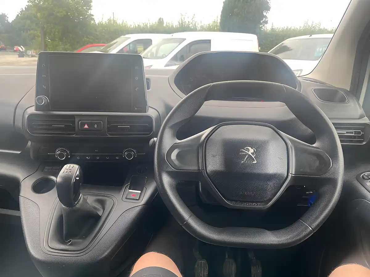 Used 2021 Peugeot Partner Professional White - Interior and Exterior details 11