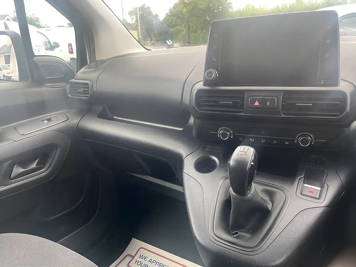 Used 2021 Peugeot Partner Professional White - Interior and Exterior details 12