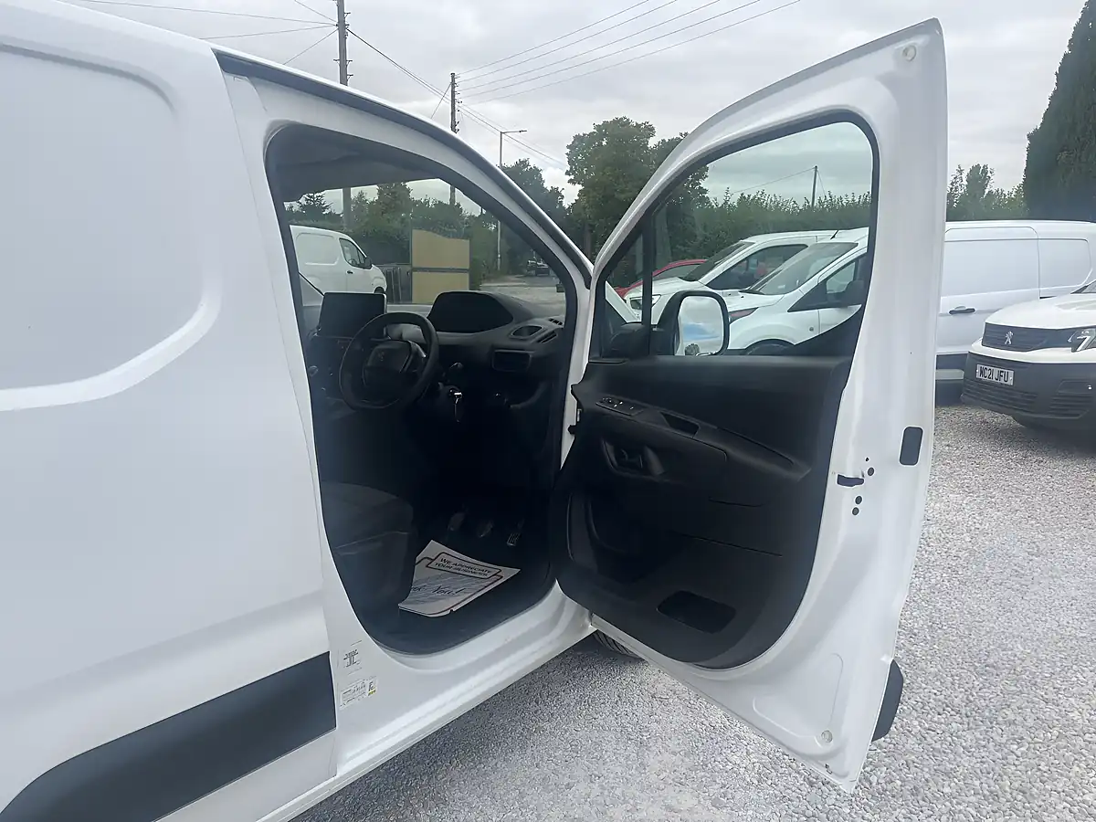 Used 2021 Peugeot Partner Professional White - Interior and Exterior details 14