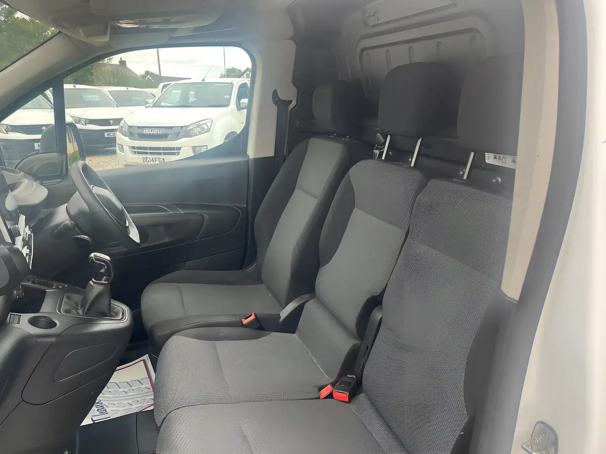 Used 2021 Peugeot Partner Professional White - Interior and Exterior details 15