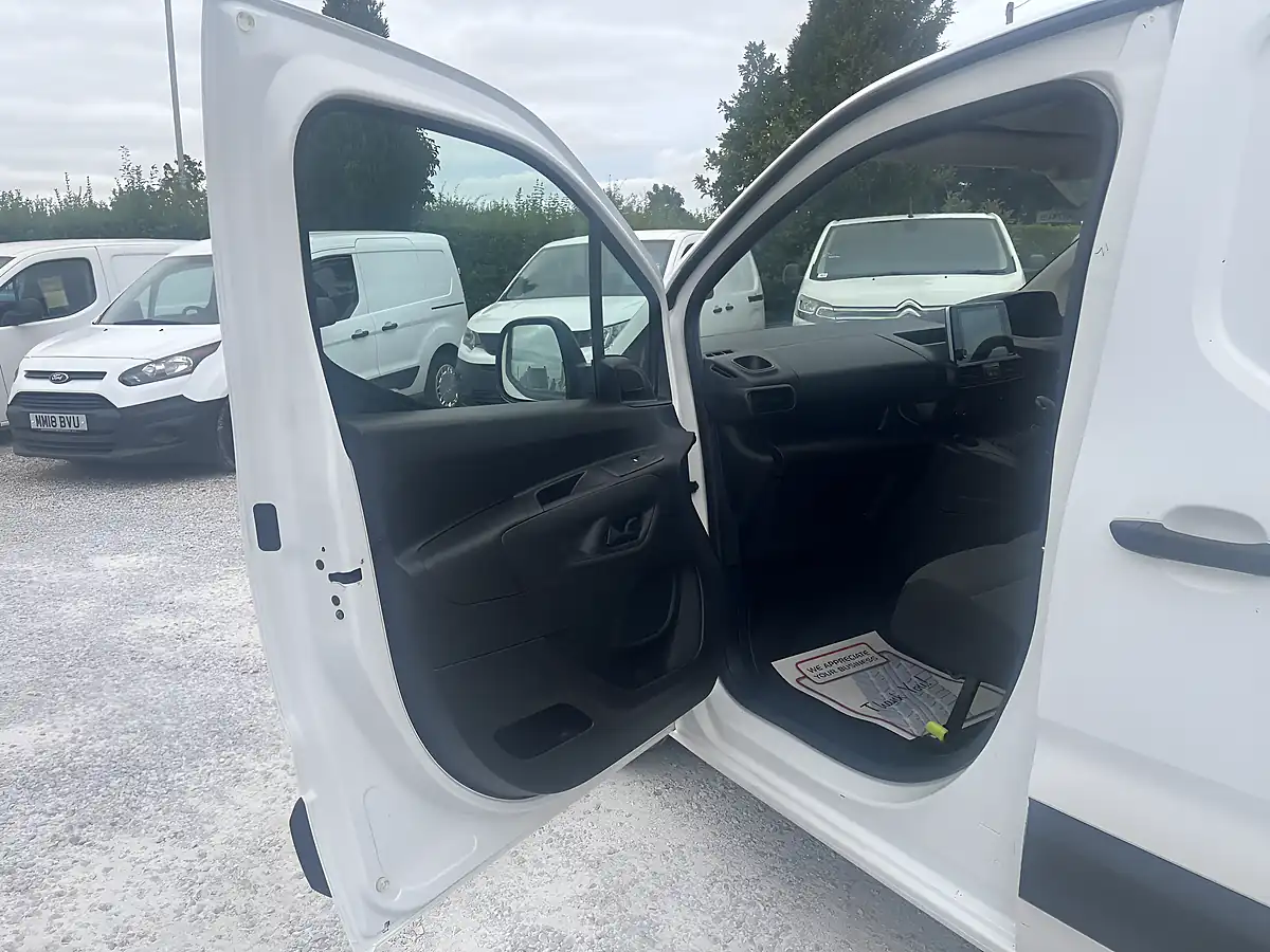 Used 2021 Peugeot Partner Professional White - Interior and Exterior details 16