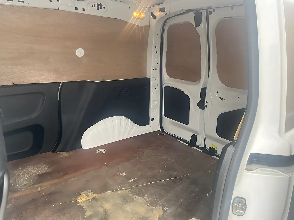 Used 2021 Peugeot Partner Professional White - Interior and Exterior details 17