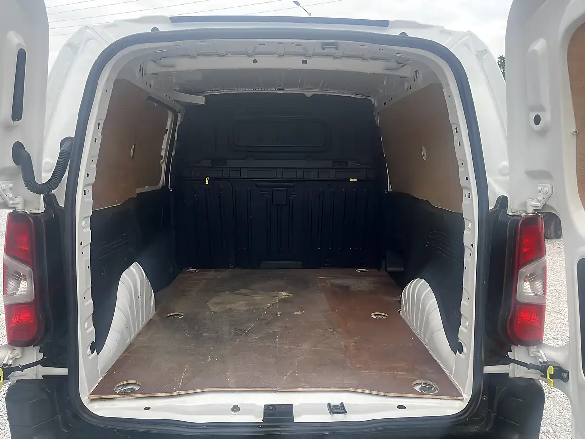 Used 2021 Peugeot Partner Professional White - Interior and Exterior details 18