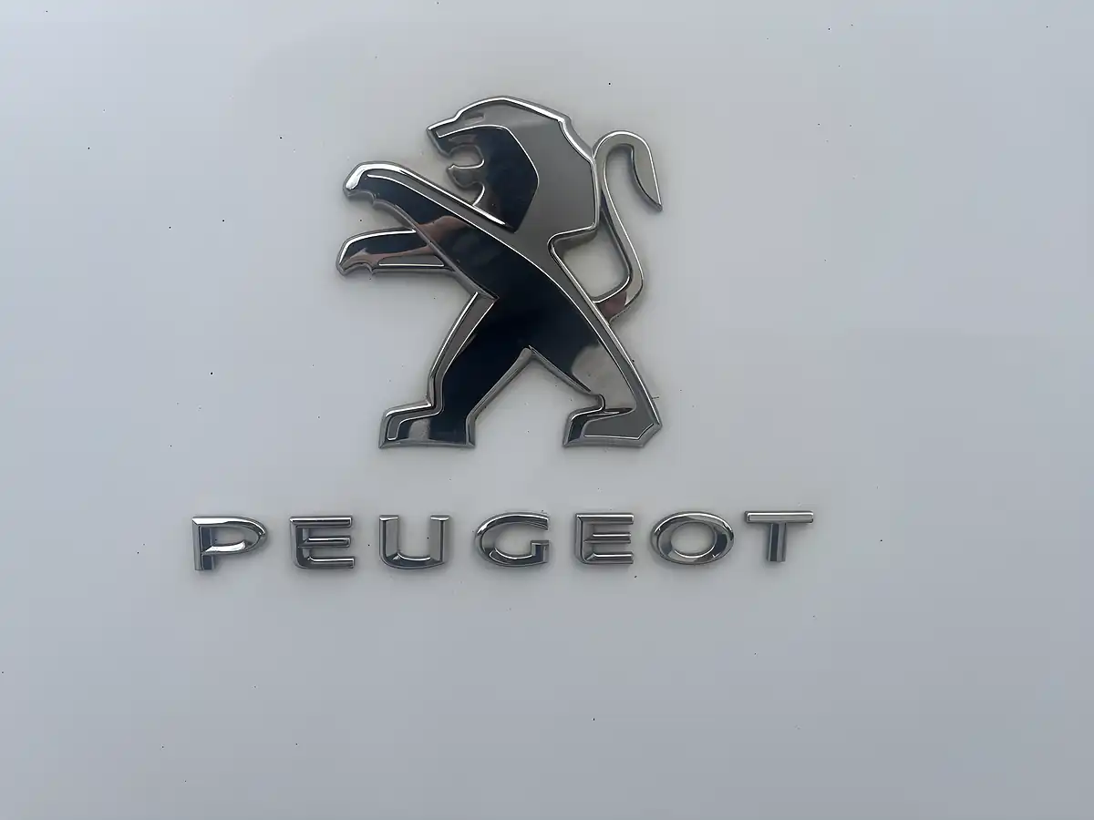 Used 2021 Peugeot Partner Professional White - Interior and Exterior details 19