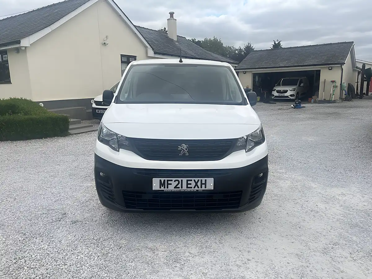 Used 2021 Peugeot Partner Professional White - Interior and Exterior details 2