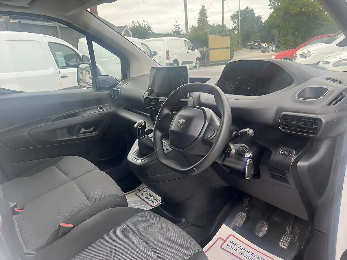 Used 2021 Peugeot Partner Professional White - Interior and Exterior details 3