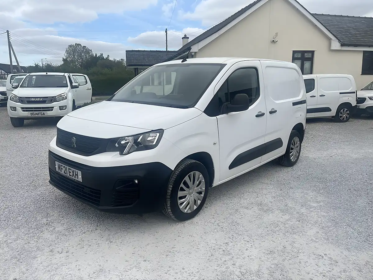 Used 2021 Peugeot Partner Professional White - Interior and Exterior details 4