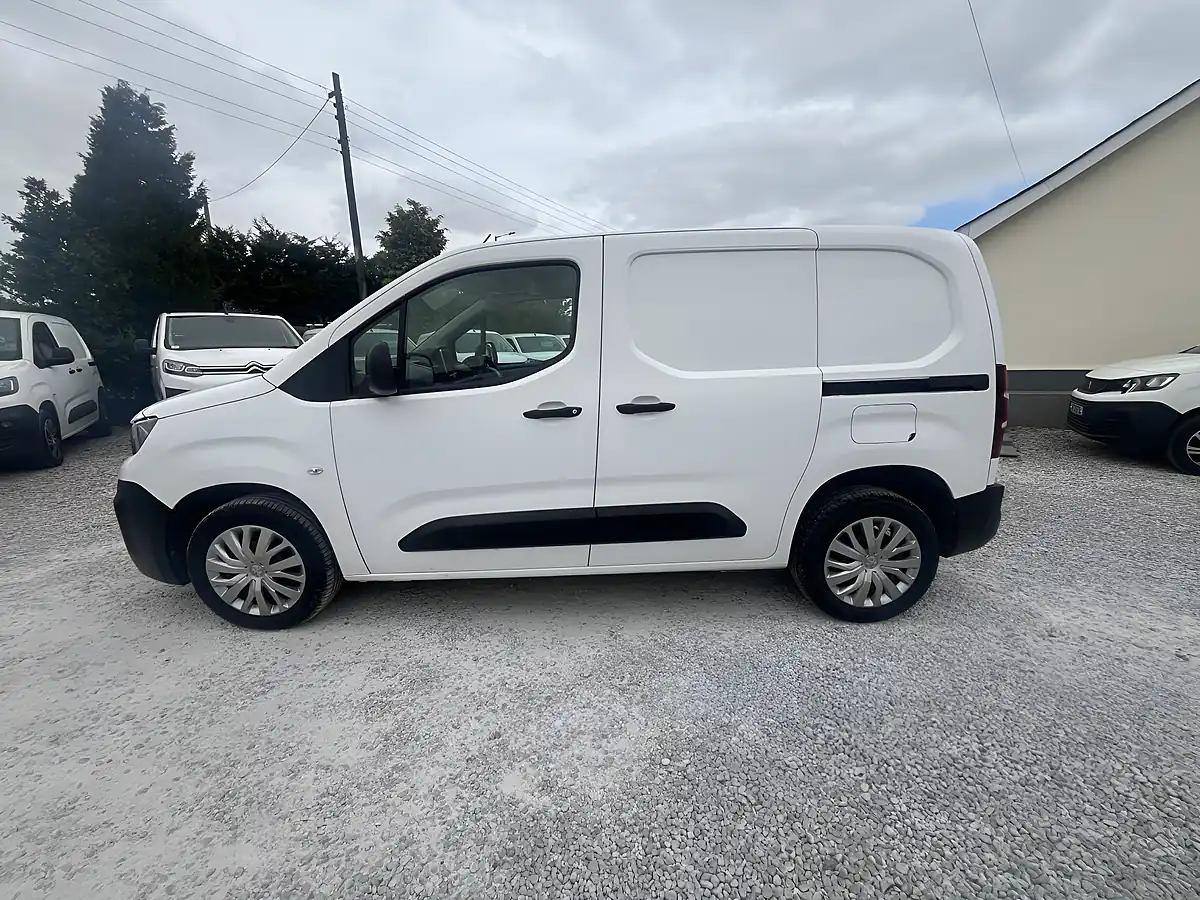 Used 2021 Peugeot Partner Professional White - Interior and Exterior details 5