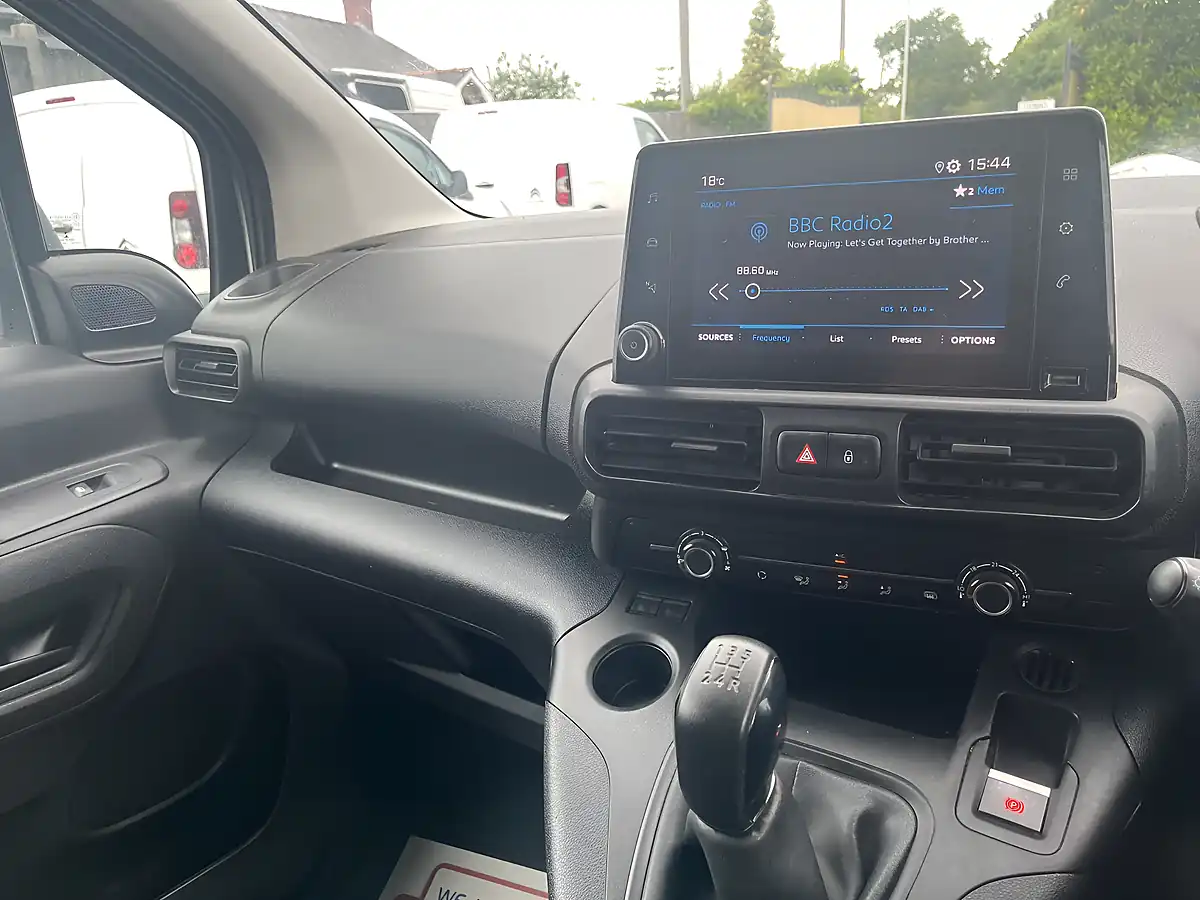 Used 2021 Peugeot Partner Professional White - Interior and Exterior details 11