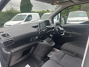 Used 2021 Peugeot Partner Professional White - Interior and Exterior details 14
