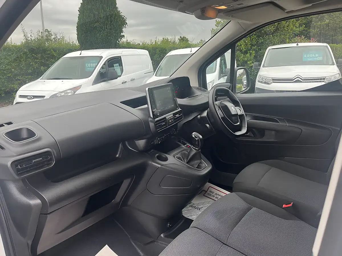 Used 2021 Peugeot Partner Professional White - Interior and Exterior details 14