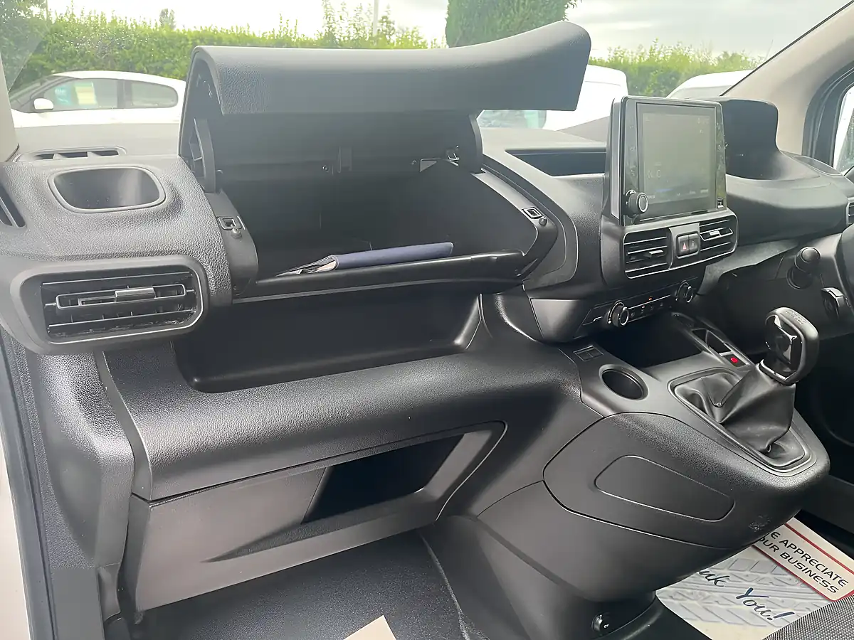 Used 2021 Peugeot Partner Professional White - Interior and Exterior details 15