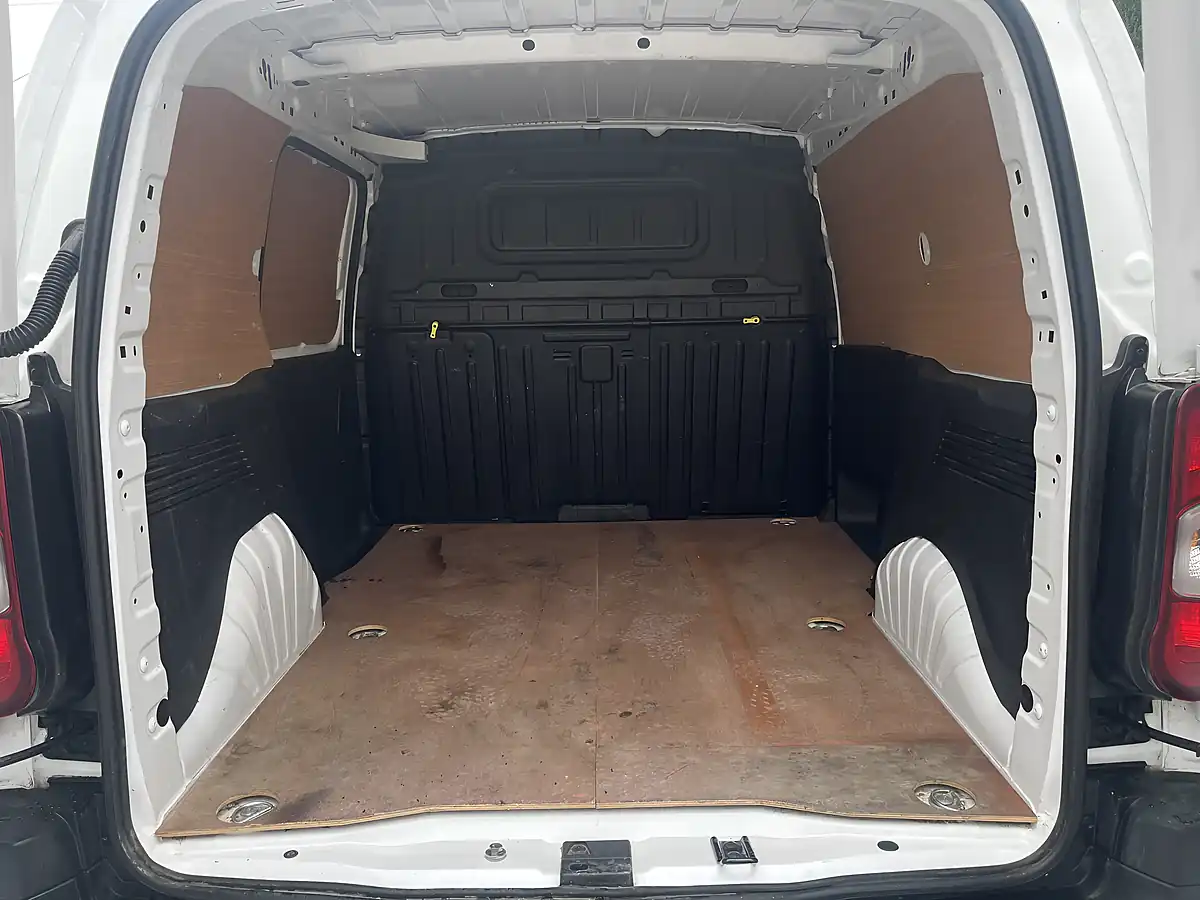 Used 2021 Peugeot Partner Professional White - Interior and Exterior details 17