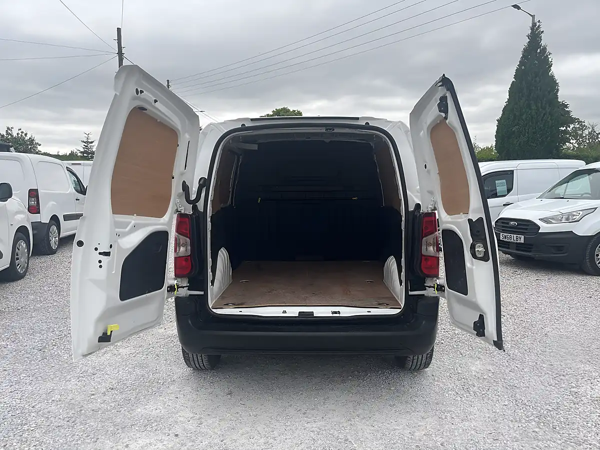 Used 2021 Peugeot Partner Professional White - Interior and Exterior details 18
