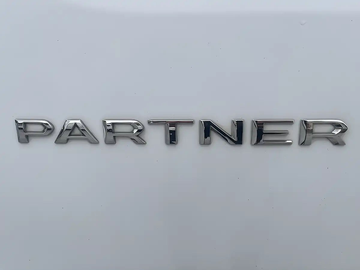 Used 2021 Peugeot Partner Professional White - Interior and Exterior details 19