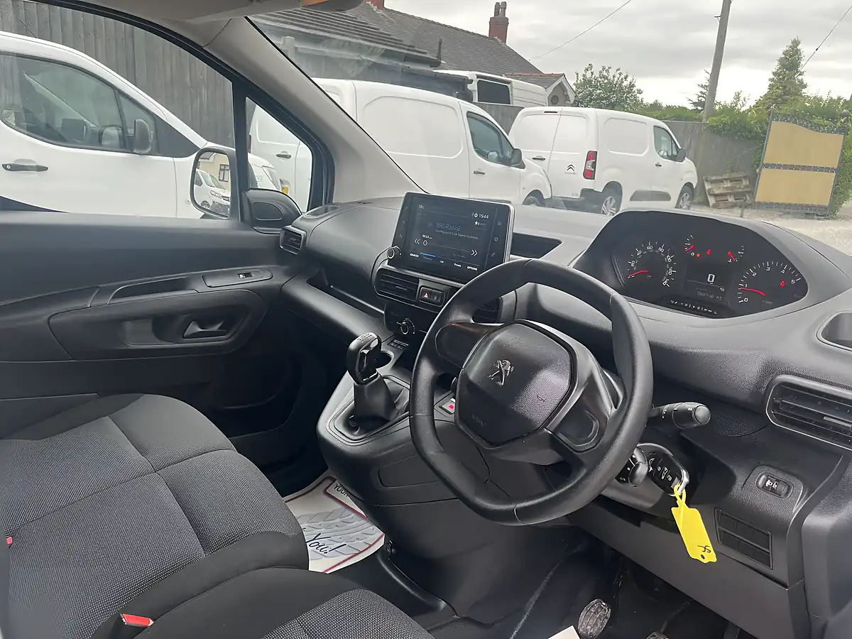 Used 2021 Peugeot Partner Professional White - Interior and Exterior details 3